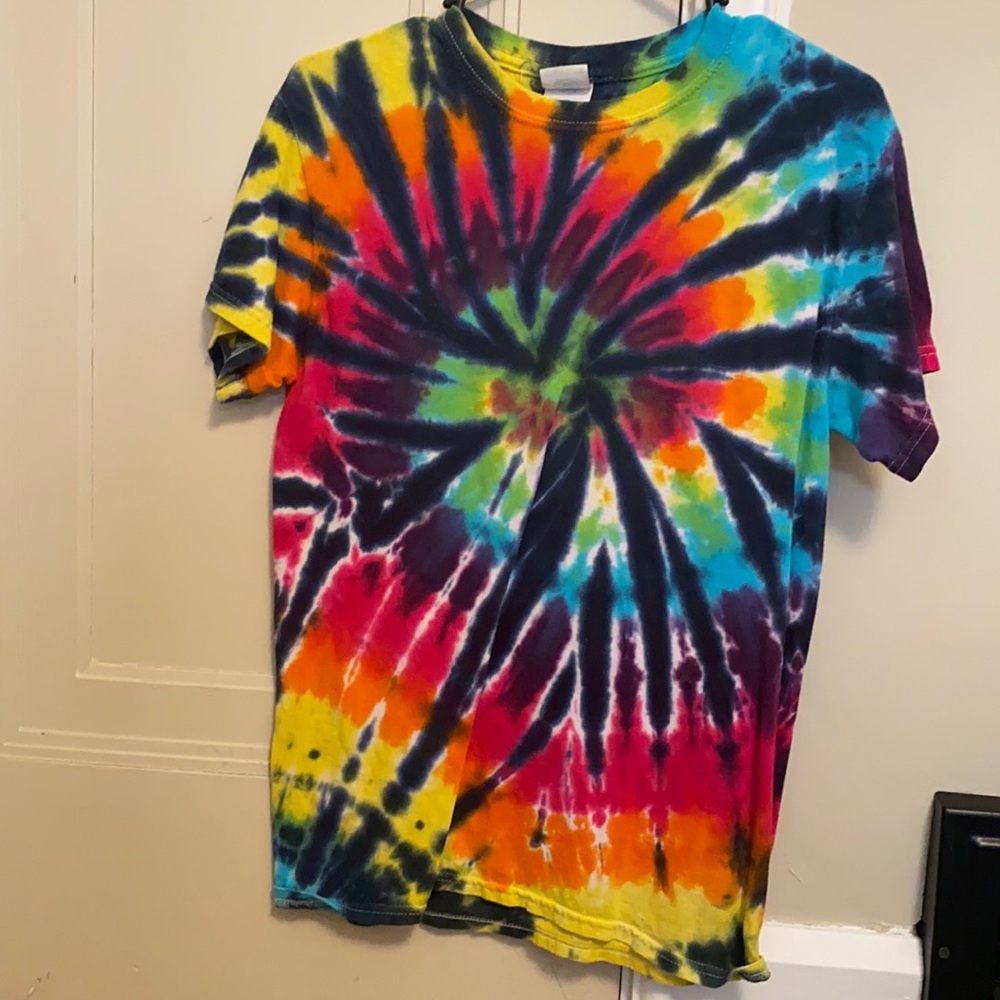 tie-dye t-shirt
